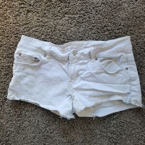 American Eagle White Distressed Short Shorts Size 6 Womans